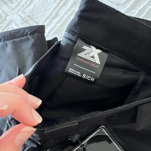 NWT Women’s Snow Pants - Picture 5 of 6